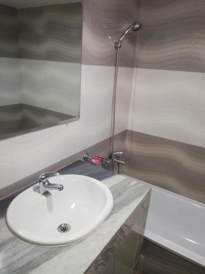 Ambrosia Guest House Dhaka Extérieur photo